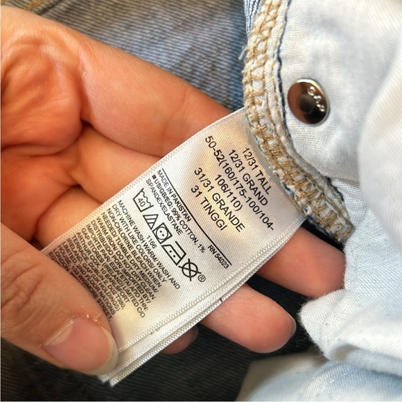 Gap Slim Boyfriend Medium Brinkley Wash 12 T / 31 T Fall Raw Hem Distressed - Picture 3 of 4